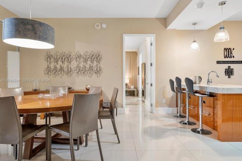 Condominio en venta en Bal Harbour, Florida, 2 dormitorios, 156.54 m2 № 2186143 - foto 23
