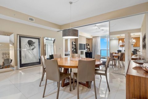 Condominio en venta en Bal Harbour, Florida, 2 dormitorios, 156.54 m2 № 2186143 - foto 29
