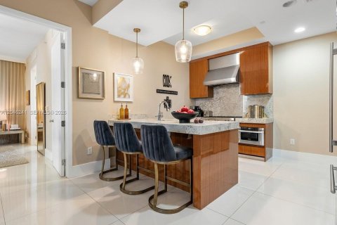 Condominio en venta en Bal Harbour, Florida, 2 dormitorios, 156.54 m2 № 2186143 - foto 17