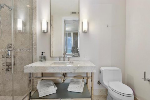 Condominio en venta en Bal Harbour, Florida, 2 dormitorios, 156.54 m2 № 2186143 - foto 14