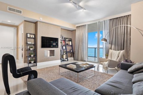 Condominio en venta en Bal Harbour, Florida, 2 dormitorios, 156.54 m2 № 2186143 - foto 25
