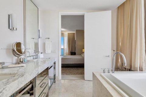 Condominio en venta en Bal Harbour, Florida, 2 dormitorios, 156.54 m2 № 2186143 - foto 22