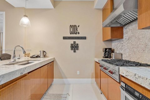 Condominio en venta en Bal Harbour, Florida, 2 dormitorios, 156.54 m2 № 2186143 - foto 18