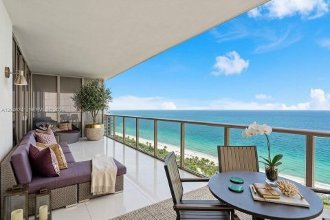 Condominio en Bal Harbour, Florida, 2 dormitorios  № 2186143