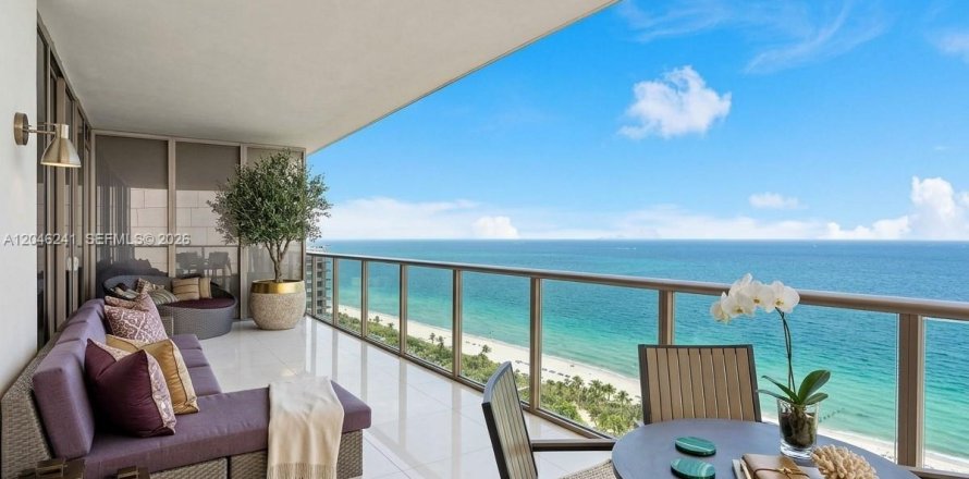Condominio en Bal Harbour, Florida, 2 dormitorios № 2186143