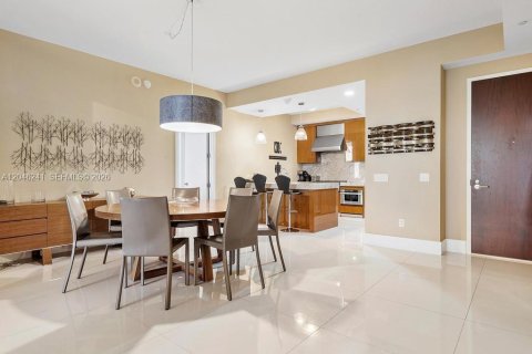 Condominio en venta en Bal Harbour, Florida, 2 dormitorios, 156.54 m2 № 2186143 - foto 24