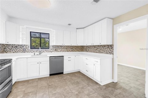 Touwnhouse à louer à Tampa, Floride: 2 chambres, 130.81 m2 № 2423615 - photo 10