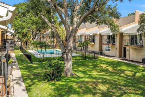 Touwnhouse à louer à Tampa, Floride: 2 chambres, 130.81 m2 № 2423615 - photo 2
