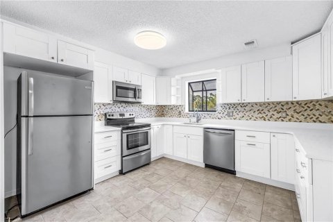 Touwnhouse à louer à Tampa, Floride: 2 chambres, 130.81 m2 № 2423615 - photo 14