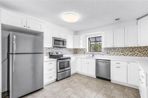Touwnhouse à louer à Tampa, Floride: 2 chambres, 130.81 m2 № 2423615 - photo 11