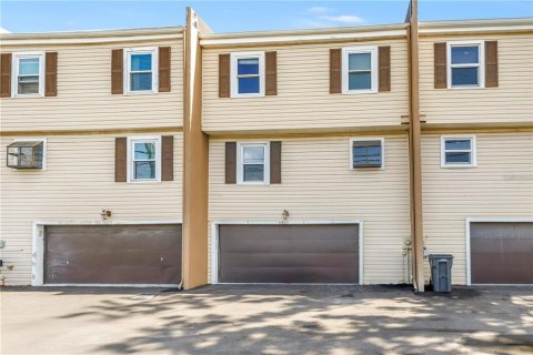 Touwnhouse à louer à Tampa, Floride: 2 chambres, 130.81 m2 № 2423615 - photo 3