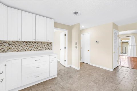 Touwnhouse à louer à Tampa, Floride: 2 chambres, 130.81 m2 № 2423615 - photo 12