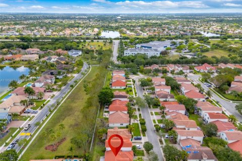 Villa ou maison à vendre à Miramar, Floride: 3 chambres, 109.44 m2 № 1961181 - photo 12