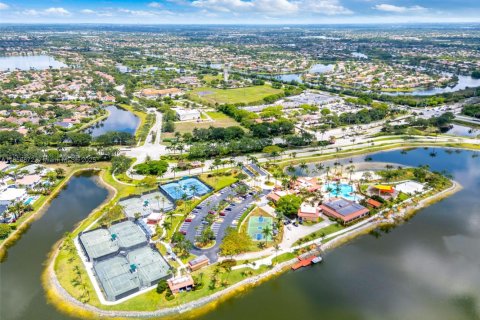 Villa ou maison à vendre à Miramar, Floride: 3 chambres, 109.44 m2 № 1961181 - photo 8