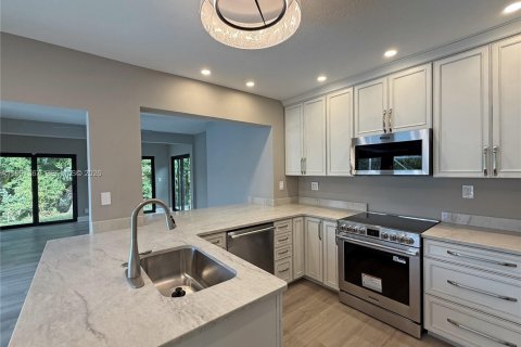 Casa en venta en Plantation, Florida, 3 dormitorios, 169.27 m2 № 2249372 - foto 2