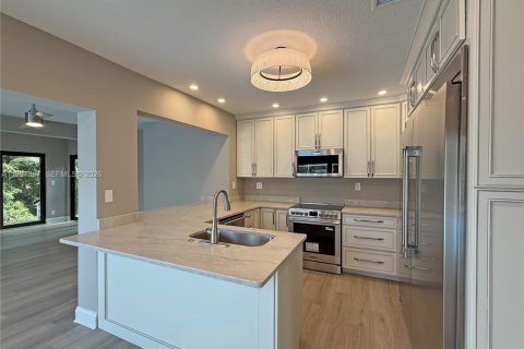 Casa en venta en Plantation, Florida, 3 dormitorios, 169.27 m2 № 2249372 - foto 3
