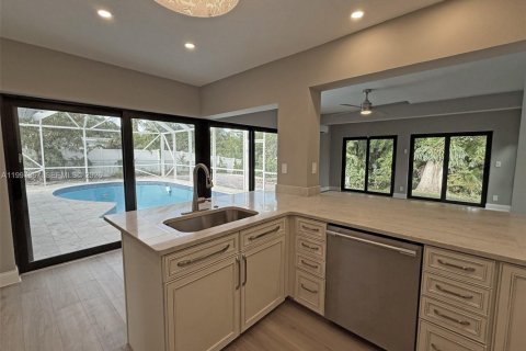 Casa en venta en Plantation, Florida, 3 dormitorios, 169.27 m2 № 2249372 - foto 4