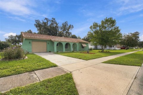 Villa ou maison à vendre à Zephyrhills, Floride: 2 chambres, 109.25 m2 № 2406233 - photo 3