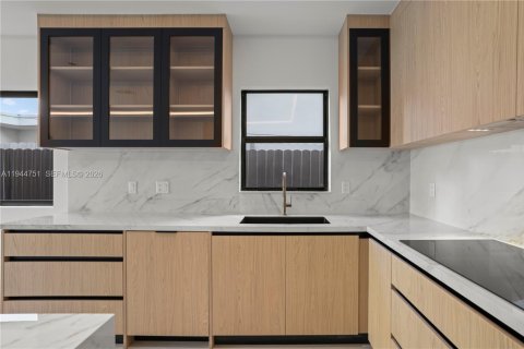 Townhouse in Miami, Florida 4 bedrooms, 255.48 sq.m. № 2001674 - photo 22