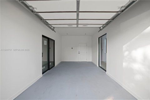 Townhouse in Miami, Florida 4 bedrooms, 255.48 sq.m. № 2001674 - photo 7