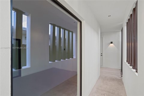 Townhouse in Miami, Florida 4 bedrooms, 255.48 sq.m. № 2001674 - photo 9