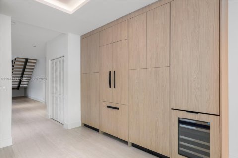 Townhouse in Miami, Florida 4 bedrooms, 255.48 sq.m. № 2001674 - photo 23