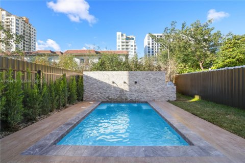 Townhouse in Miami, Florida 4 bedrooms, 255.48 sq.m. № 2001674 - photo 30