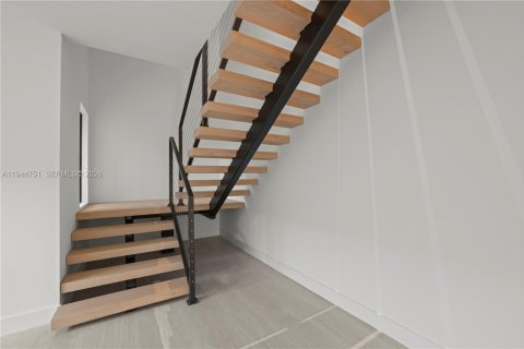 Townhouse in Miami, Florida 4 bedrooms, 255.48 sq.m. № 2001674 - photo 14