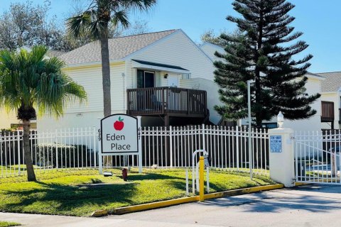 Condo in West Palm Beach, Florida, 1 bedroom № 2188096 - photo 2