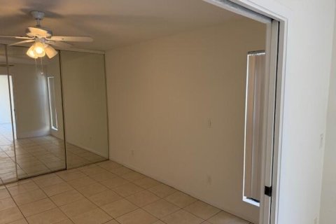 Condo in West Palm Beach, Florida, 1 bedroom № 2188096 - photo 9