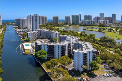 Copropriété à louer à Aventura, Floride: 1 chambre, 68.84 m2 № 1999153 - photo 17