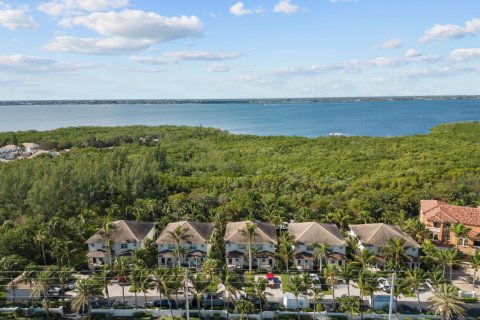 Adosado en alquiler en Hutchinson Island South, Florida, 3 dormitorios, 178 m2 № 868452 - foto 1