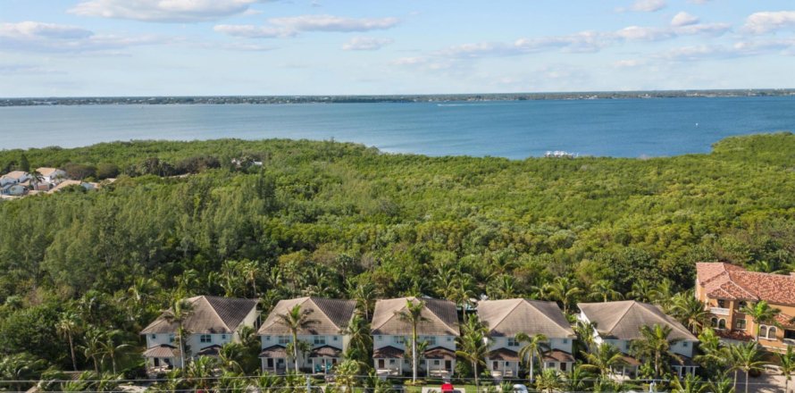 Adosado en Hutchinson Island South, Florida 3 dormitorios, 178 m2 № 868452