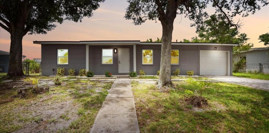 House in Port Charlotte, Florida 3 bedrooms, 128.39 sq.m. № 1851423