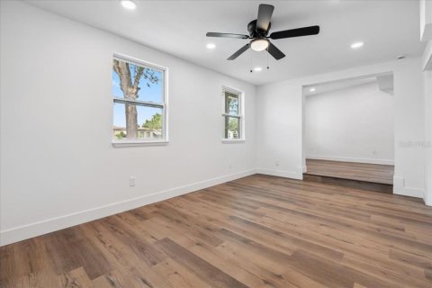 House in Port Charlotte, Florida 3 bedrooms, 128.39 sq.m. № 1851423 - photo 26