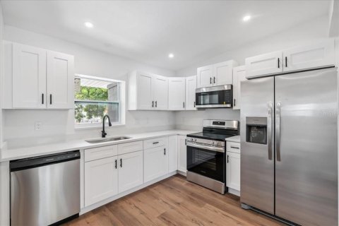 House in Port Charlotte, Florida 3 bedrooms, 128.39 sq.m. № 1851423 - photo 7