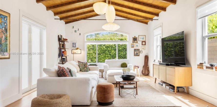 Casa en Miami, Florida 4 dormitorios, 250.37 m2 № 1875659