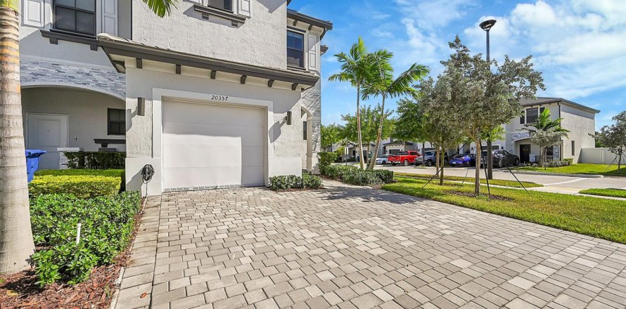 Touwnhouse à Miami Gardens, Floride 3 chambres, 131.83 m2 № 2146015