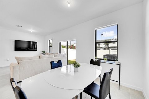 Touwnhouse à vendre à Miami Gardens, Floride: 3 chambres, 131.83 m2 № 2146015 - photo 15