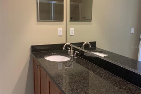 Condo in Orlando, Florida, 2 bedrooms  № 2400324 - photo 12