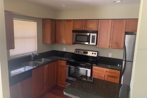 Condo in Orlando, Florida, 2 bedrooms  № 2400324 - photo 5