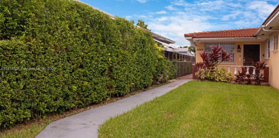 Casa en Miami, Florida 3 dormitorios, 289.67 m2 № 1931767