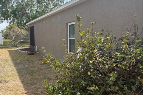 House in Winter Haven, Florida 4 bedrooms, 180.42 sq.m. № 1593049 - photo 4