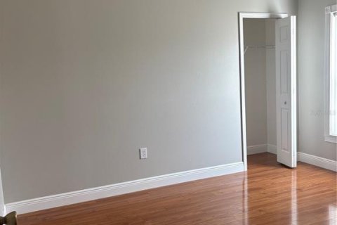 House in Winter Haven, Florida 4 bedrooms, 180.42 sq.m. № 1593049 - photo 9
