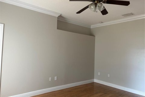 House in Winter Haven, Florida 4 bedrooms, 180.42 sq.m. № 1593049 - photo 23