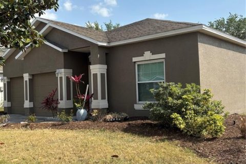 House in Winter Haven, Florida 4 bedrooms, 180.42 sq.m. № 1593049 - photo 3