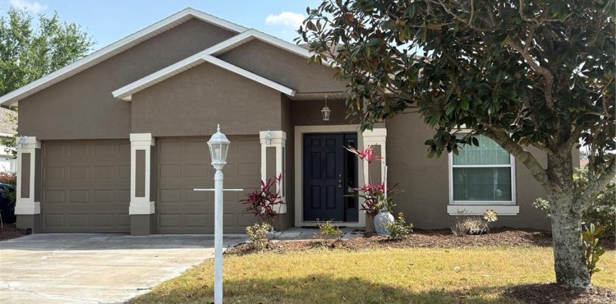 House in Winter Haven, Florida 4 bedrooms, 180.42 sq.m. № 1593049