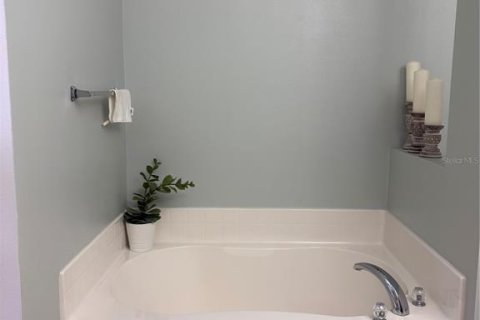 House in Winter Haven, Florida 4 bedrooms, 180.42 sq.m. № 1593049 - photo 26
