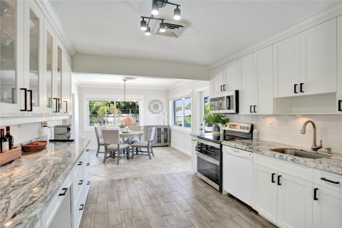 House in Oakland Park, Florida 3 bedrooms, 109.25 sq.m. № 1954258 - photo 6