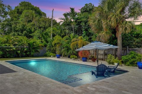 House in Oakland Park, Florida 3 bedrooms, 109.25 sq.m. № 1954258 - photo 1